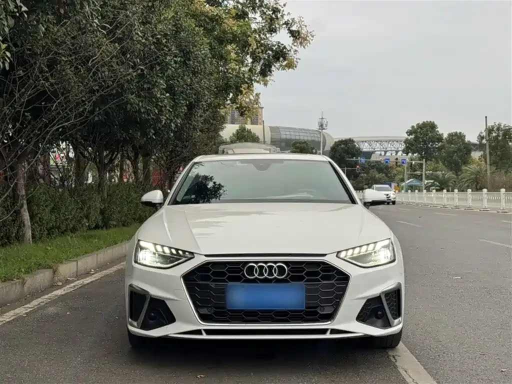 Audi A4L 2021 из CN, фото 7