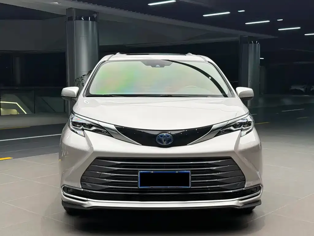 Toyota Sienna 2022 из CN, фото 2