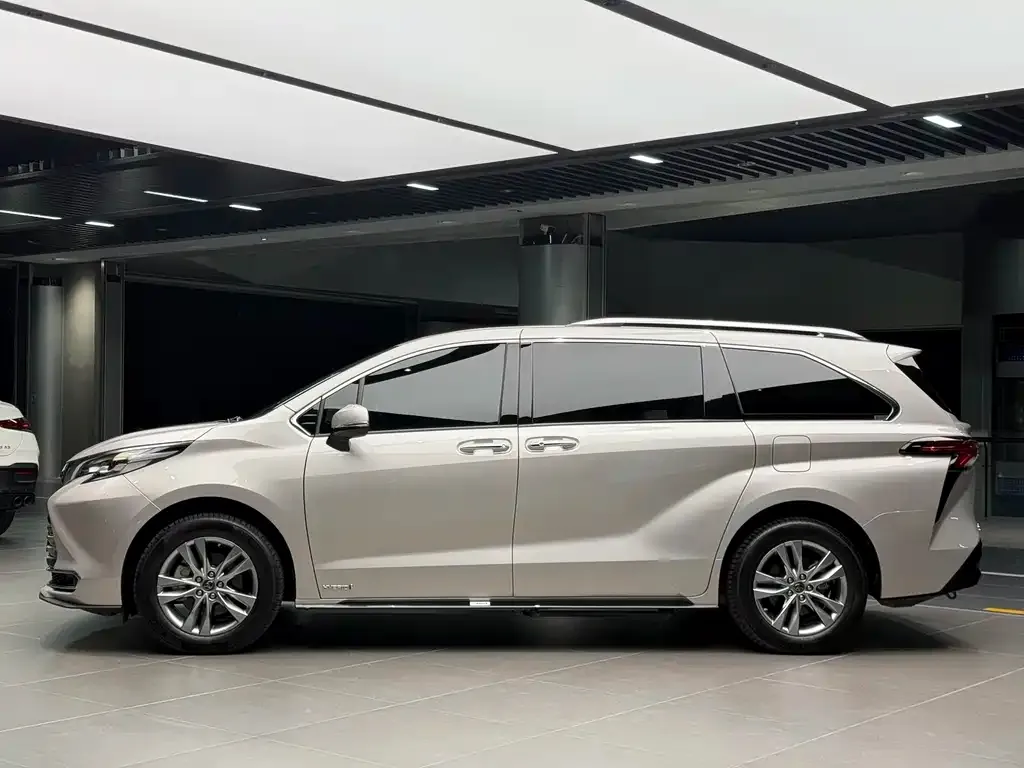 Toyota Sienna 2022 из CN, фото 3
