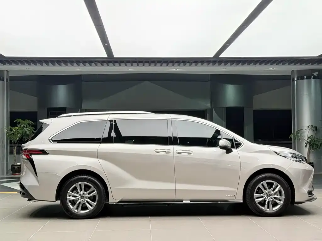 Toyota Sienna 2022 из CN, фото 4