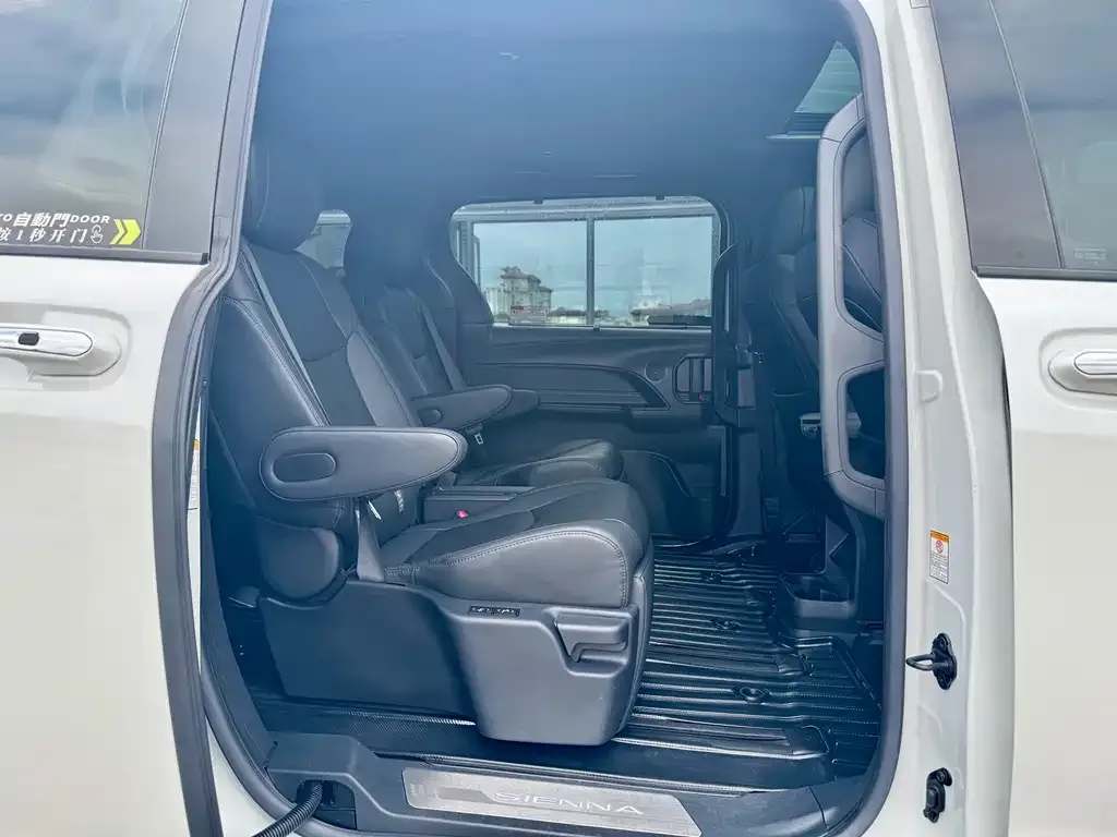 Toyota Sienna 2022 из CN, фото 10