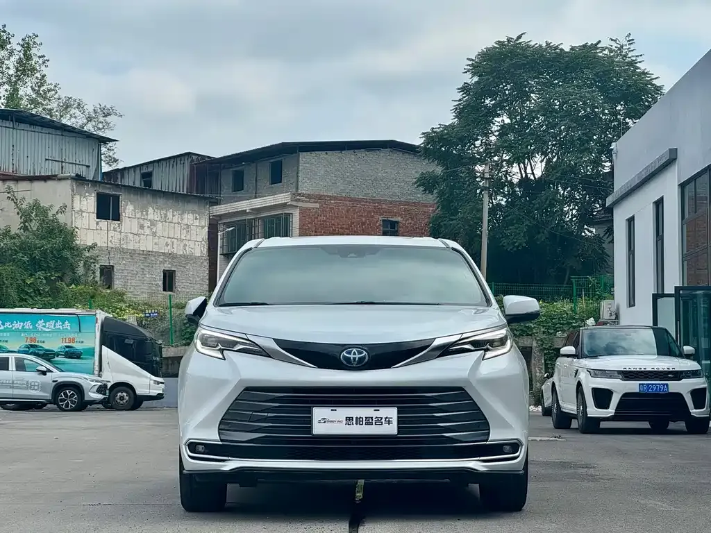 Toyota Sienna 2022 из CN, фото 2
