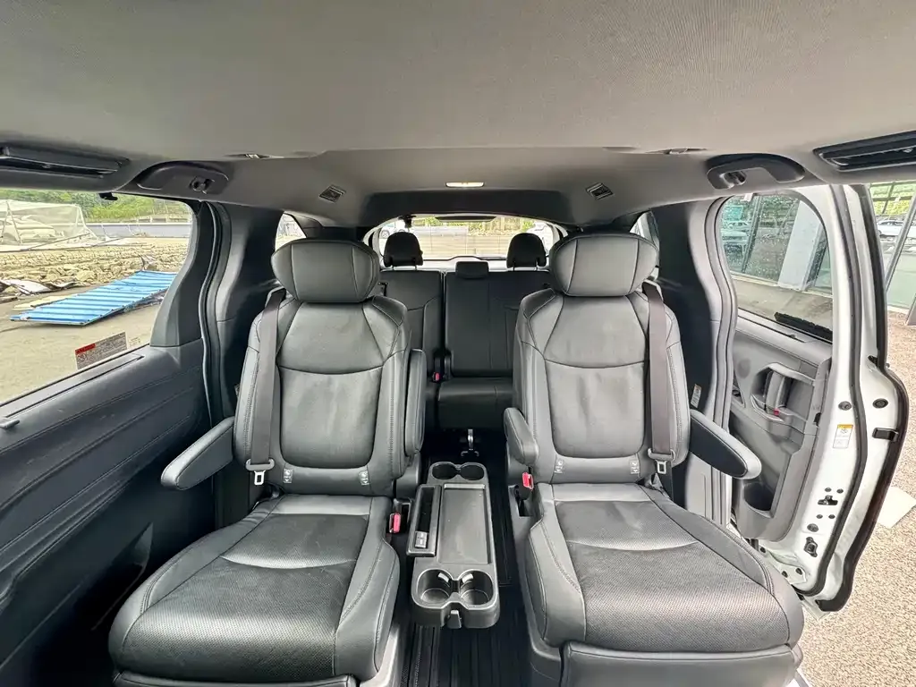 Toyota Sienna 2022 из CN, фото 9