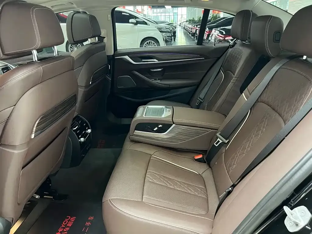 BMW 5 Series — фото 10