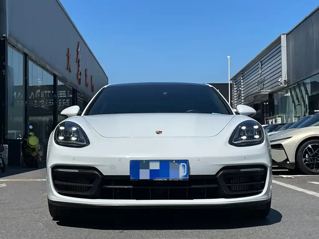 Porsche Panamera — фото 1