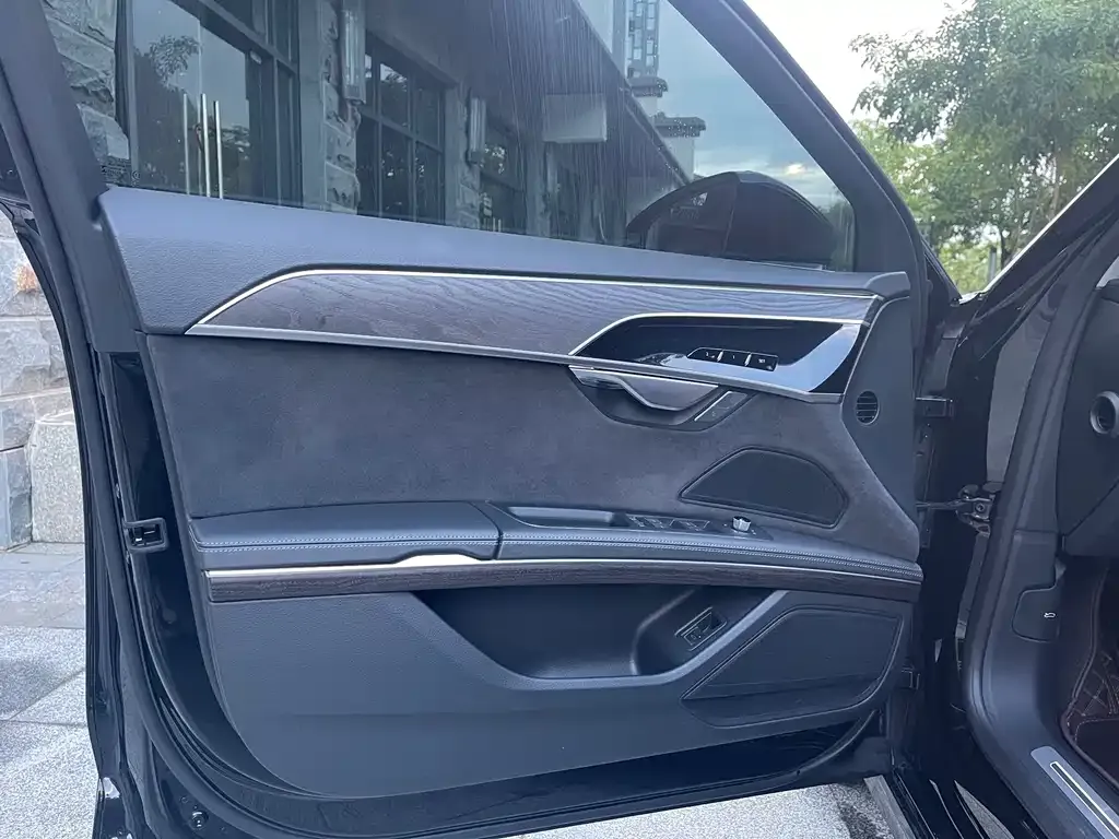 Audi A8 2023 из CN, фото 7