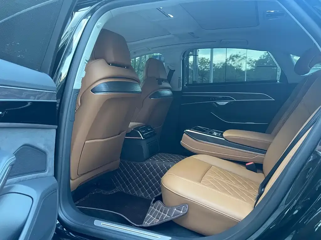 Audi A8 2023 из CN, фото 9