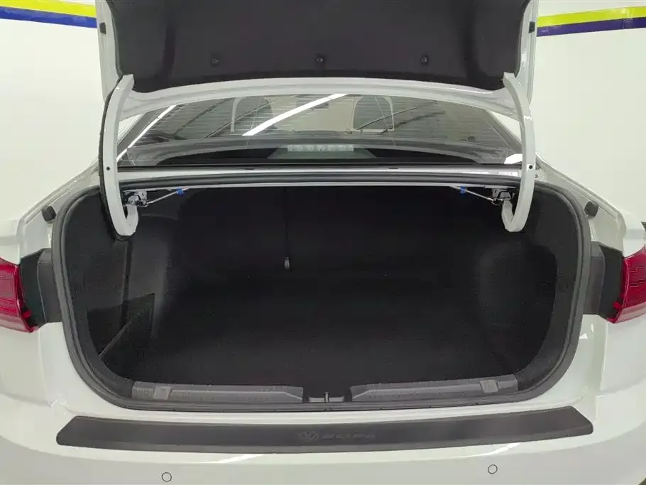 Volkswagen Bora 2023 из CN, фото 4