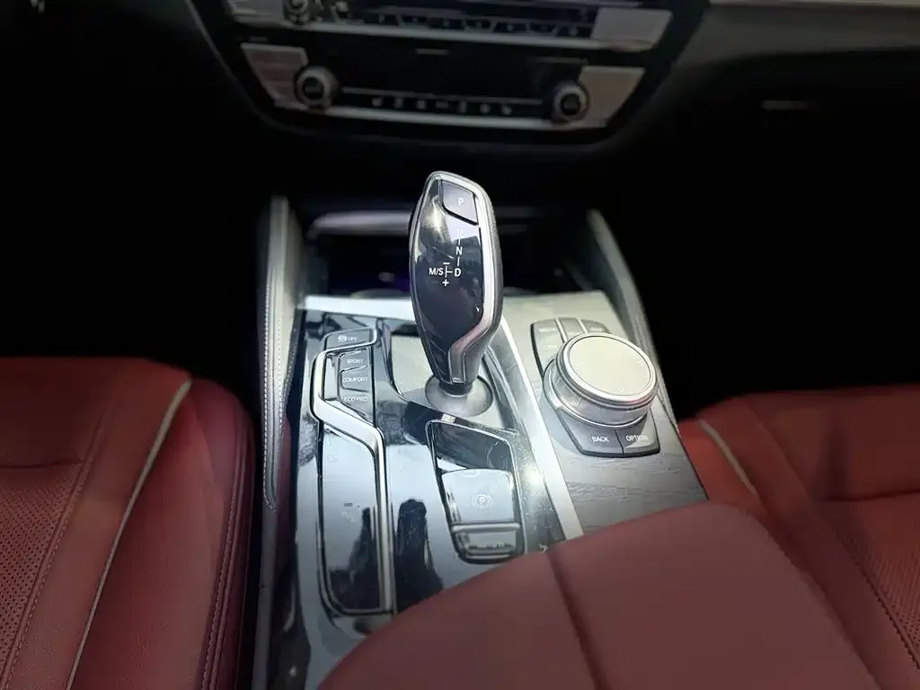 BMW 5 Series 2023 из CN, фото 8