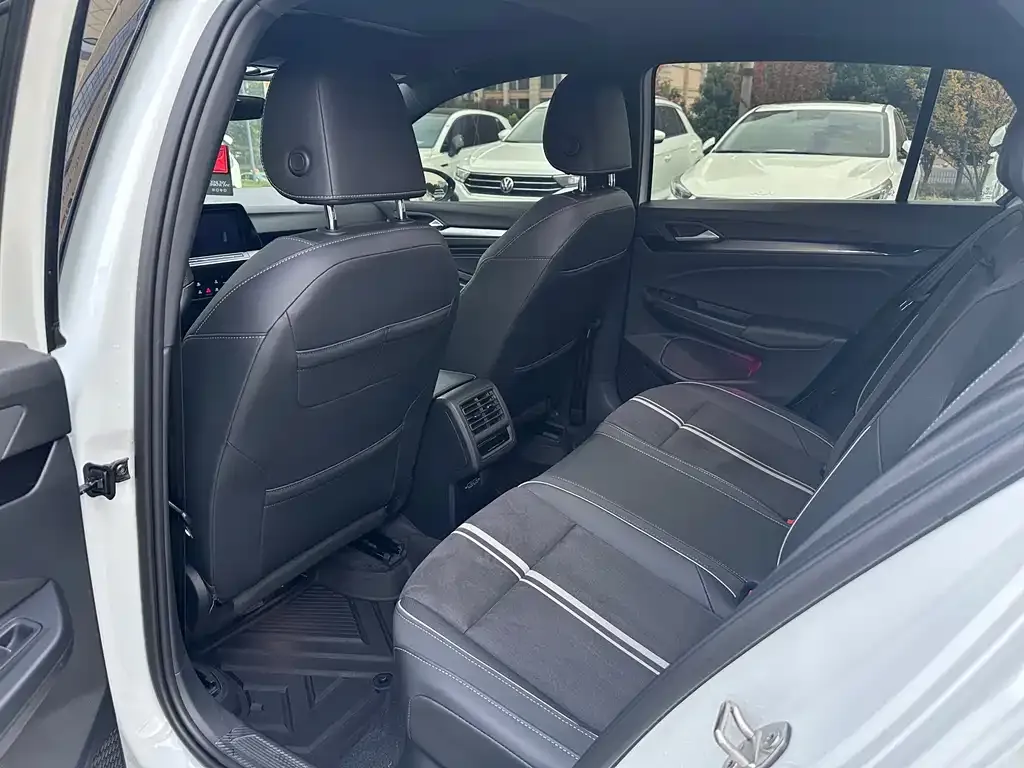 Volkswagen Golf 2022 из CN, фото 6