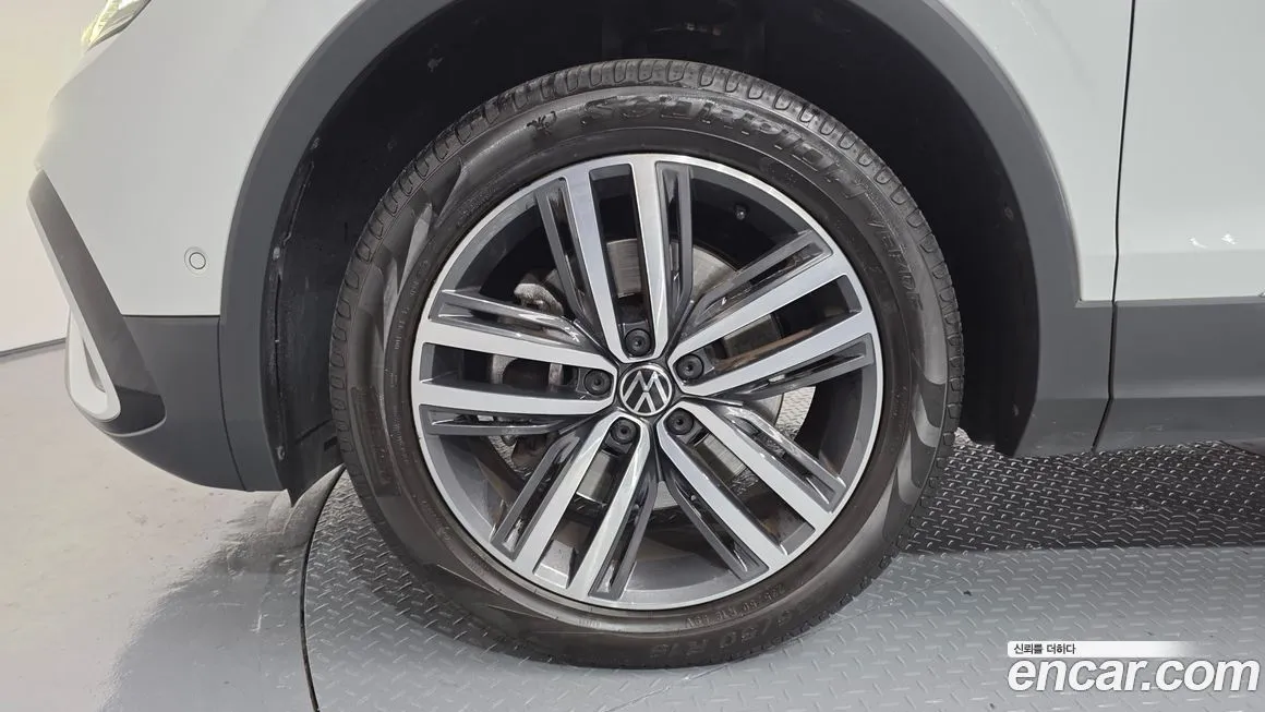 Volkswagen Tiguan — фото 5