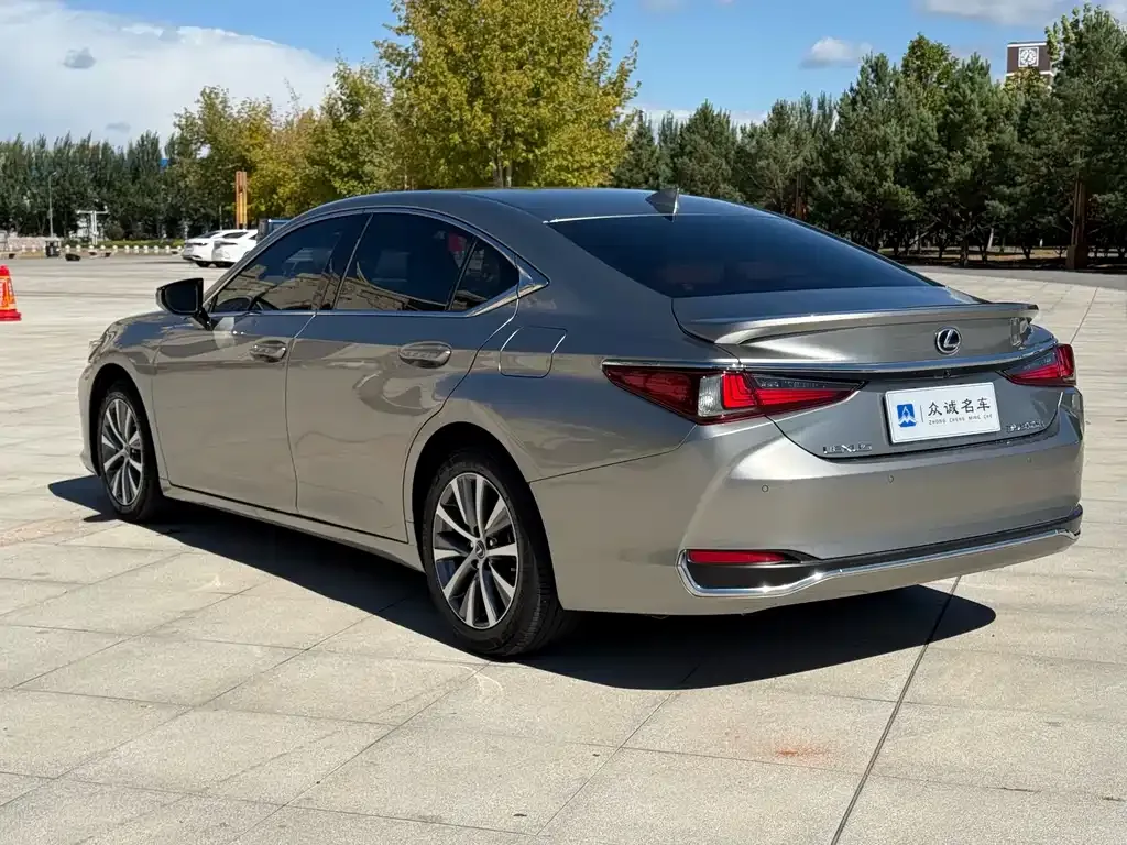 Lexus ES — фото 7