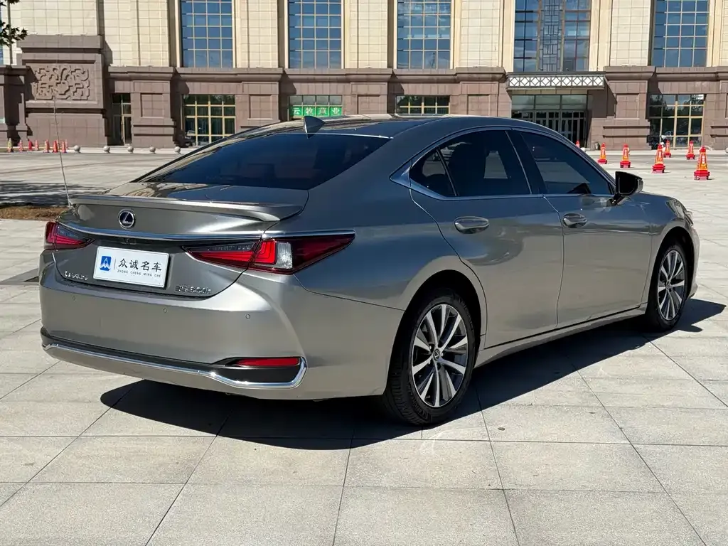 Lexus ES — фото 9