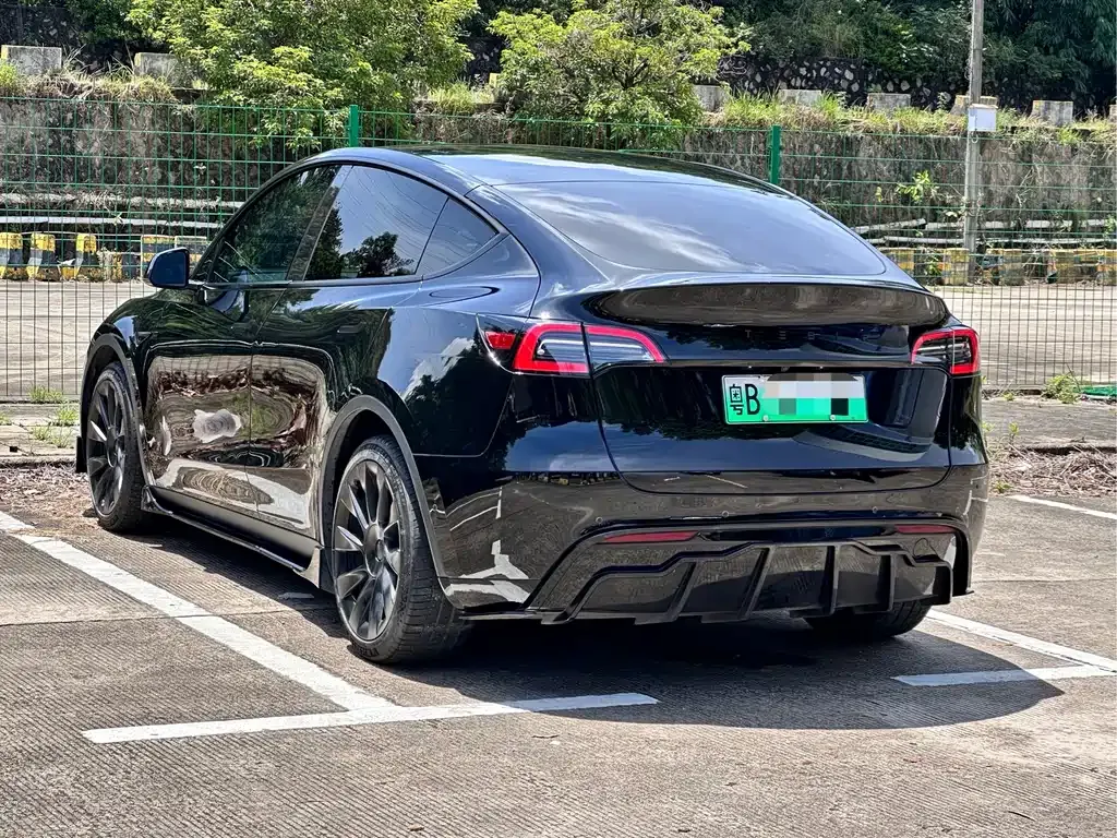 Tesla Model Y — фото 10