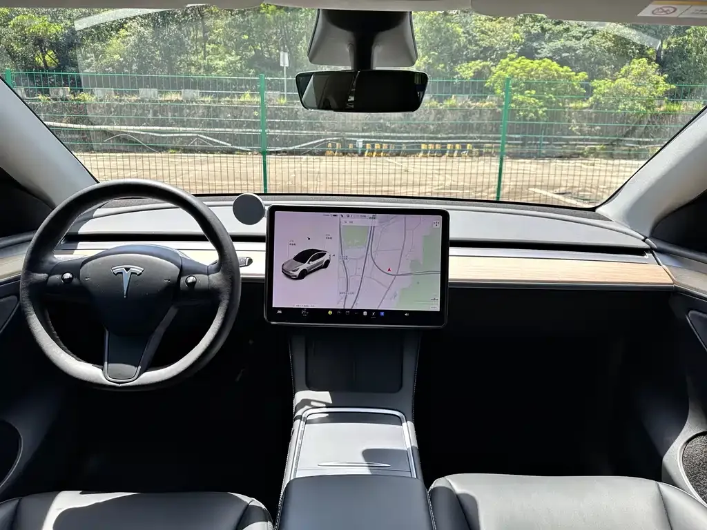 Tesla Model Y — фото 5