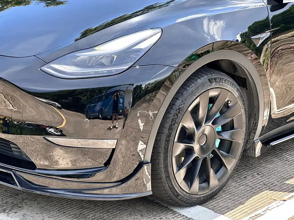 Tesla Model Y — фото 9