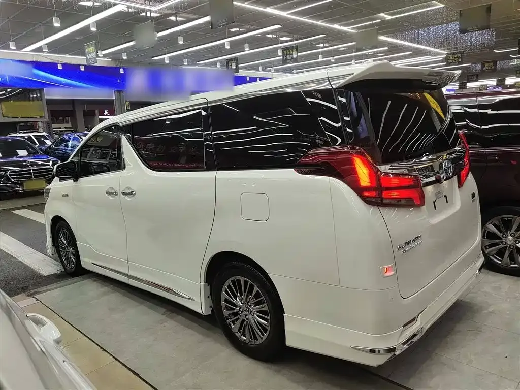 Toyota Alphard — фото 5