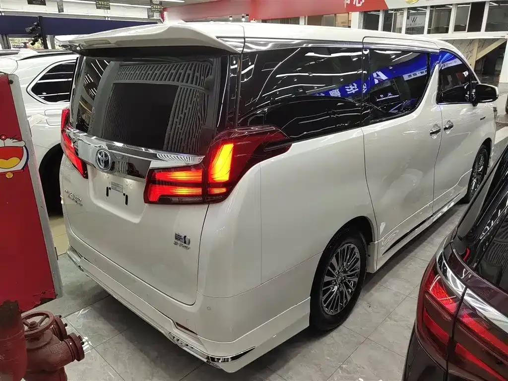Toyota Alphard — фото 7