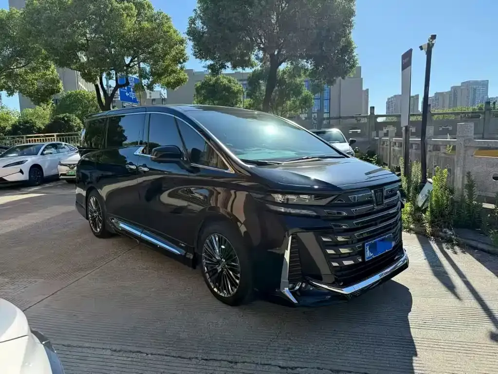 Toyota Vellfire 2023 из CN, фото 1