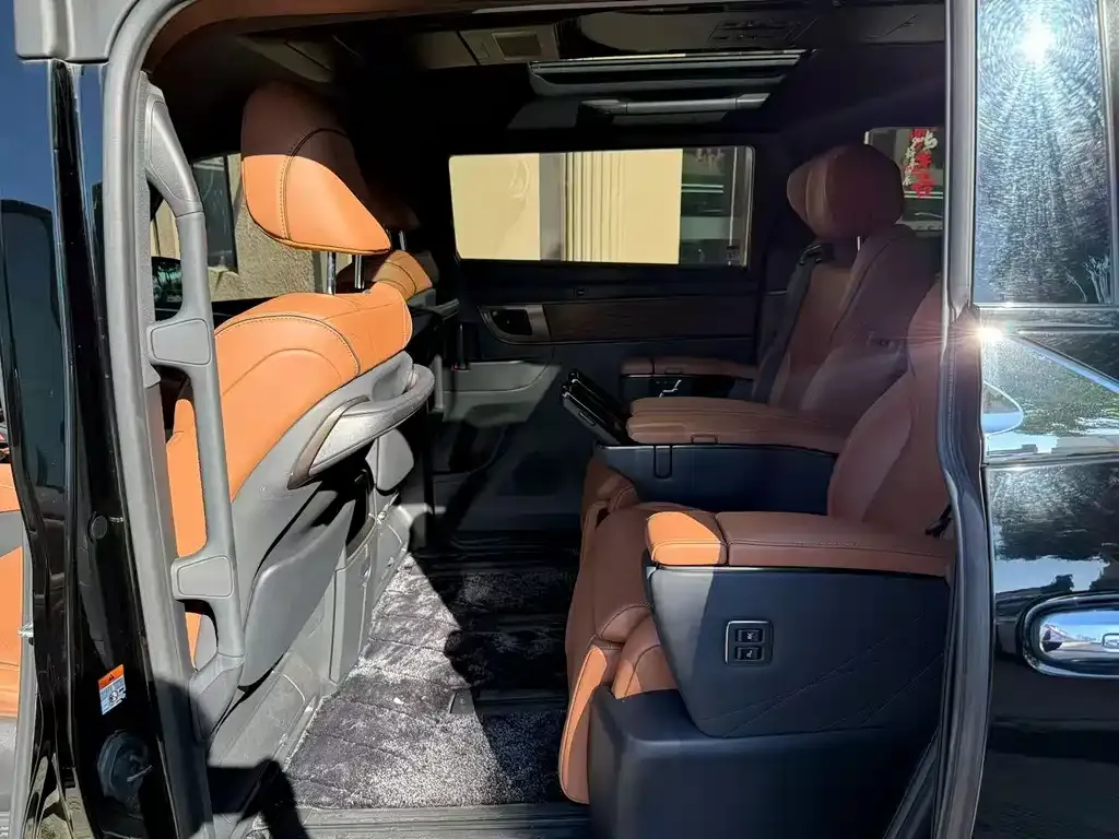Toyota Vellfire 2023 из CN, фото 5