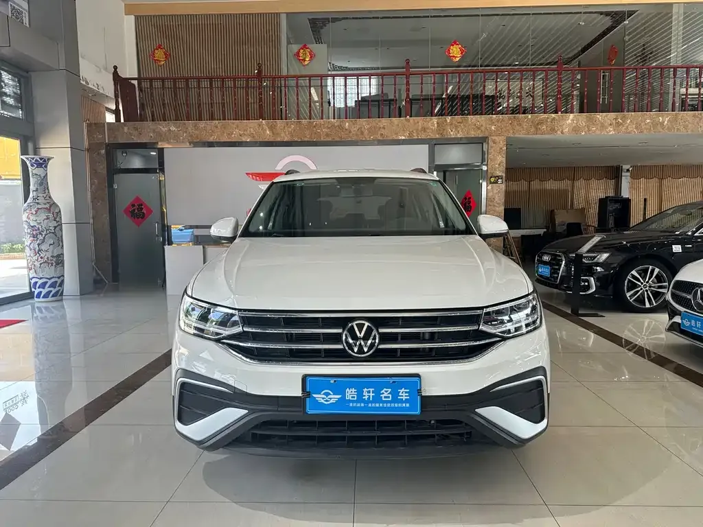 Volkswagen Tiguan L 2022 из CN, фото 2
