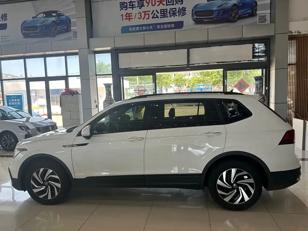 Volkswagen Tiguan L 2022 из CN, фото 3
