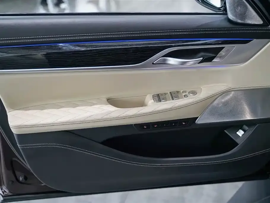 BMW 7 Series 2021 из CN, фото 9