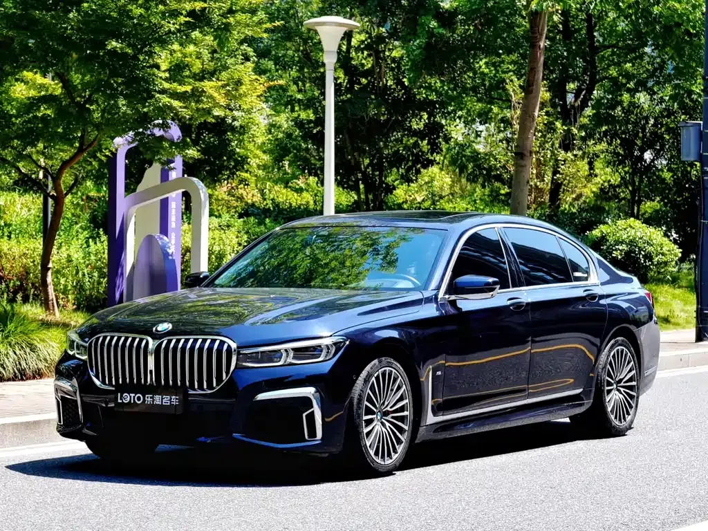 BMW 7 Series — фото 1
