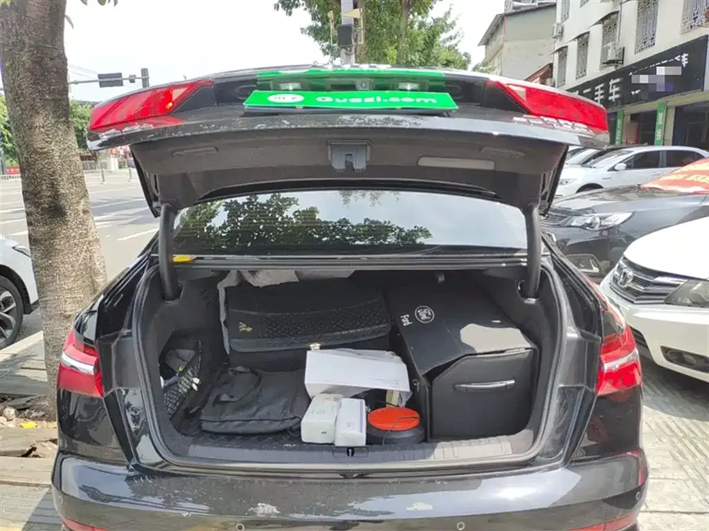 Audi A6L 2023 из CN, фото 2