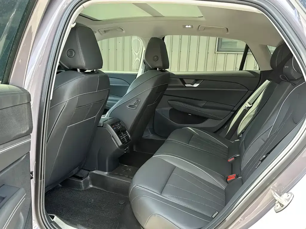 Volkswagen Passat 2024 из CN, фото 9
