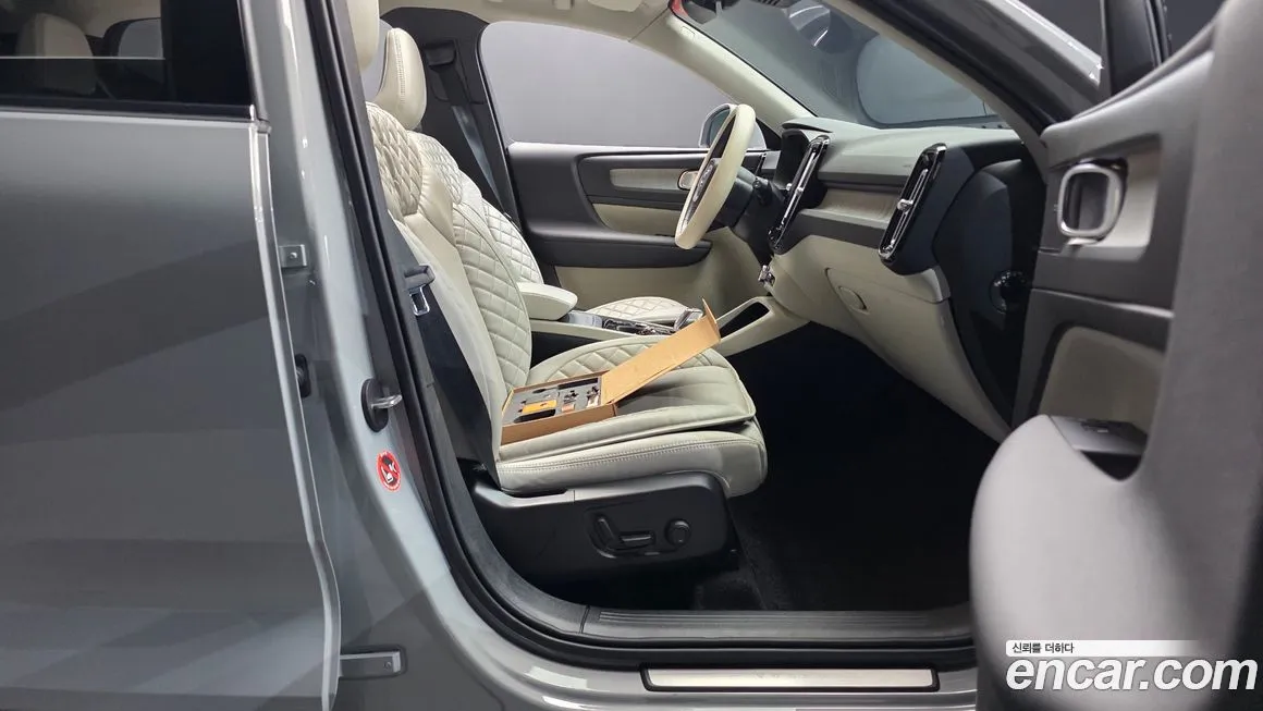 Volvo XC40 2025 из KR, фото 10