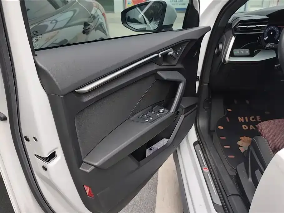 Audi A3 2023 из CN, фото 7