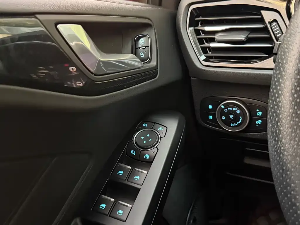 Ford Focus 2021 из CN, фото 10