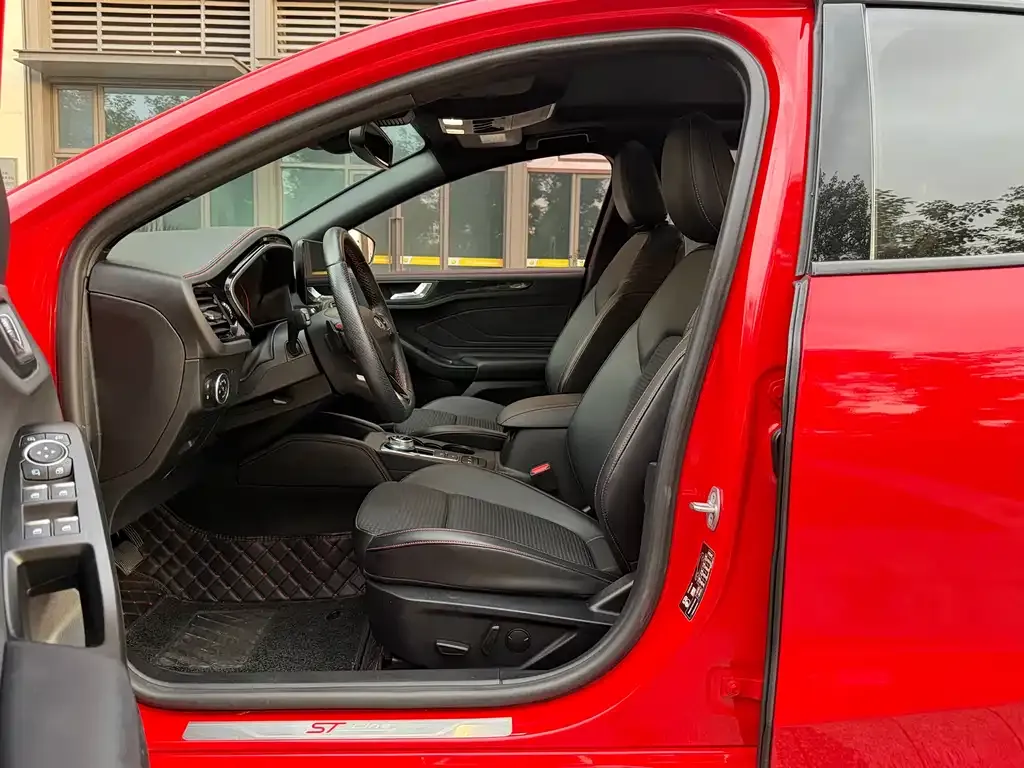 Ford Focus 2021 из CN, фото 5