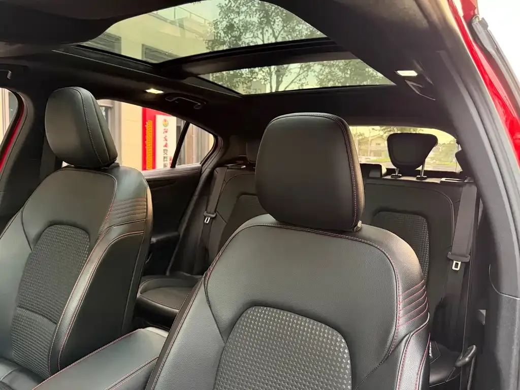 Ford Focus 2021 из CN, фото 6