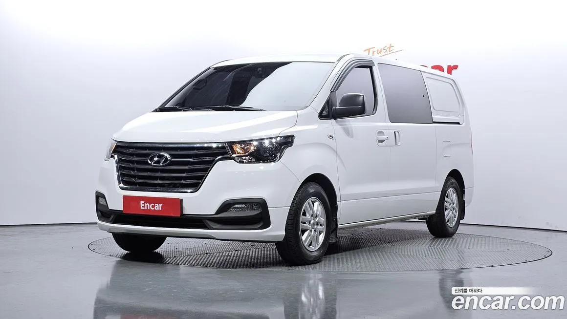 Hyundai Starex — фото 1