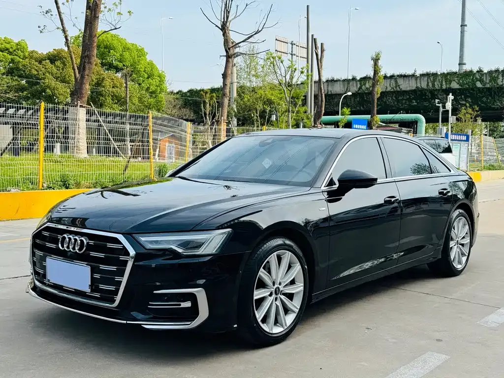 Audi A6L — фото 1