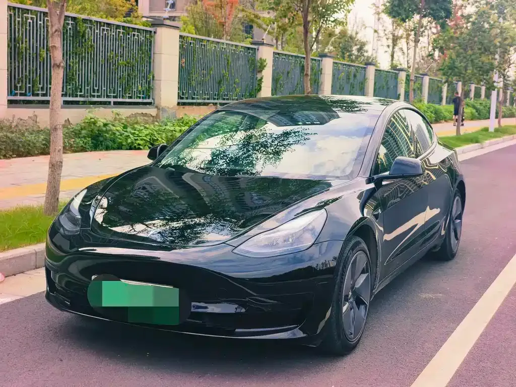 Tesla Model 3 — фото 1