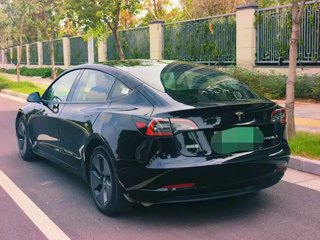 Tesla Model 3 — фото 4