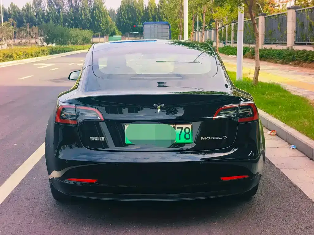 Tesla Model 3 — фото 5