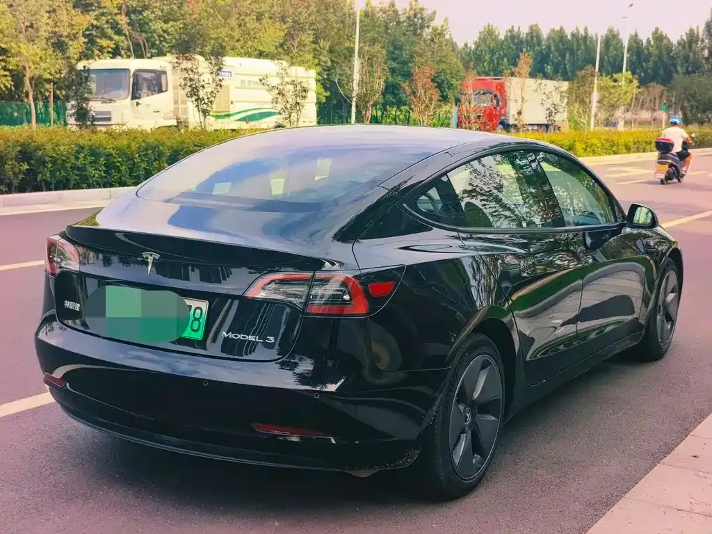 Tesla Model 3 — фото 6