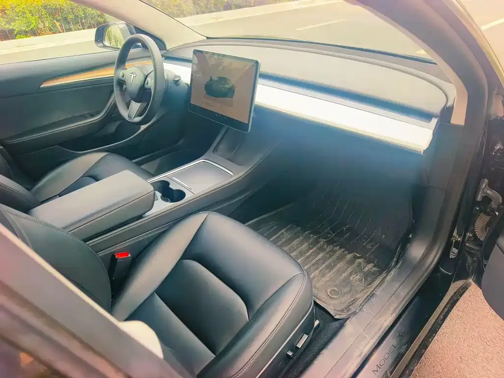 Tesla Model 3 — фото 8