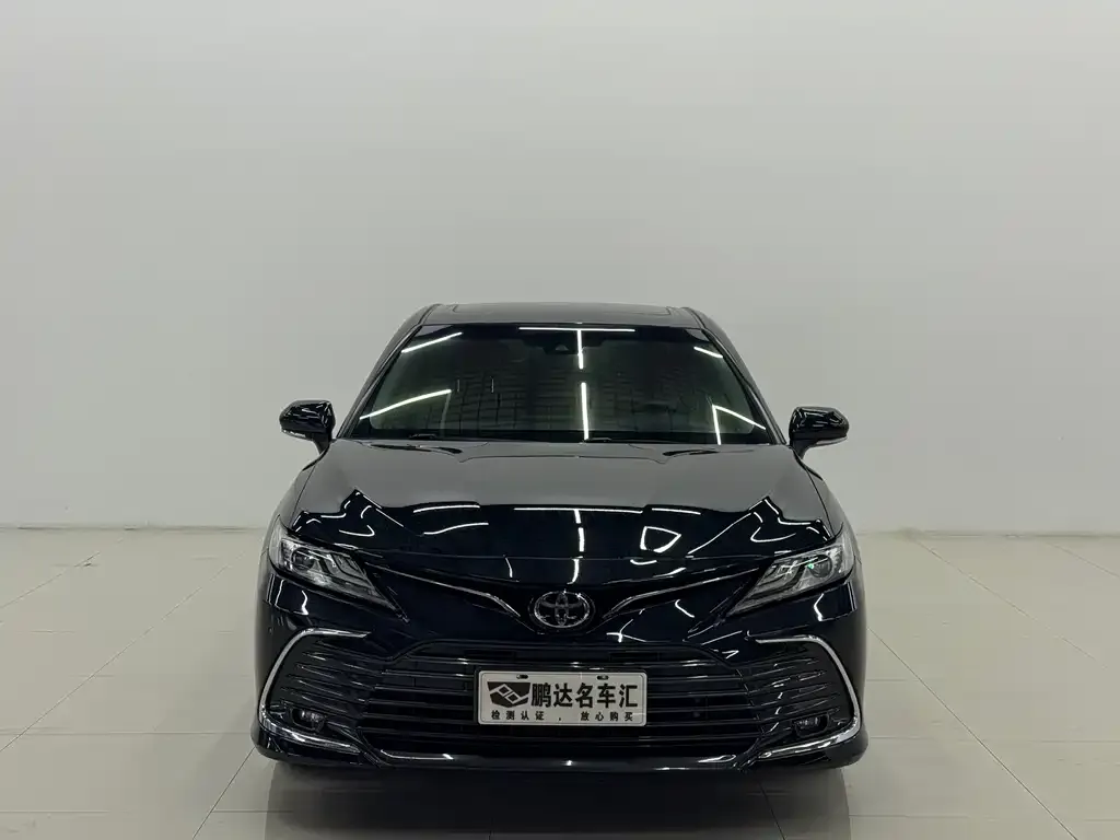 Toyota Camry — фото 2