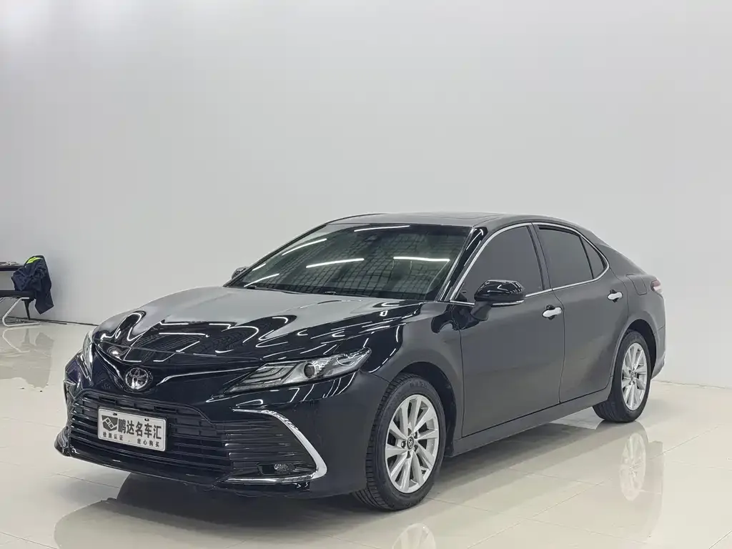 Toyota Camry — фото 3