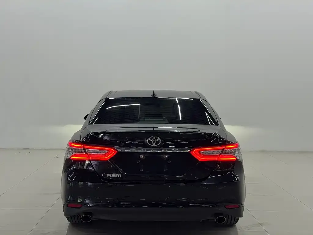 Toyota Camry — фото 8