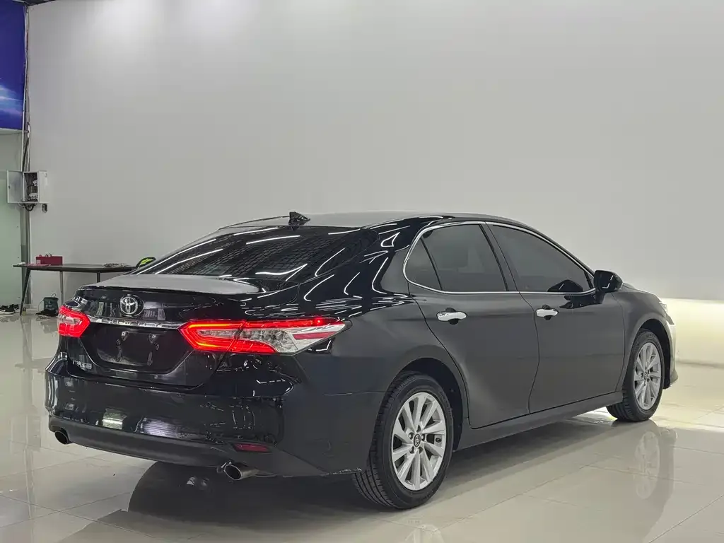 Toyota Camry — фото 9