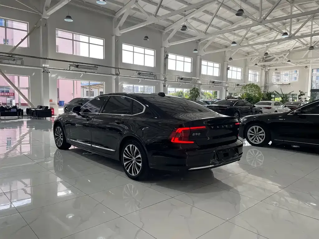 Volvo S90 PHEV 2024 из CN, фото 4