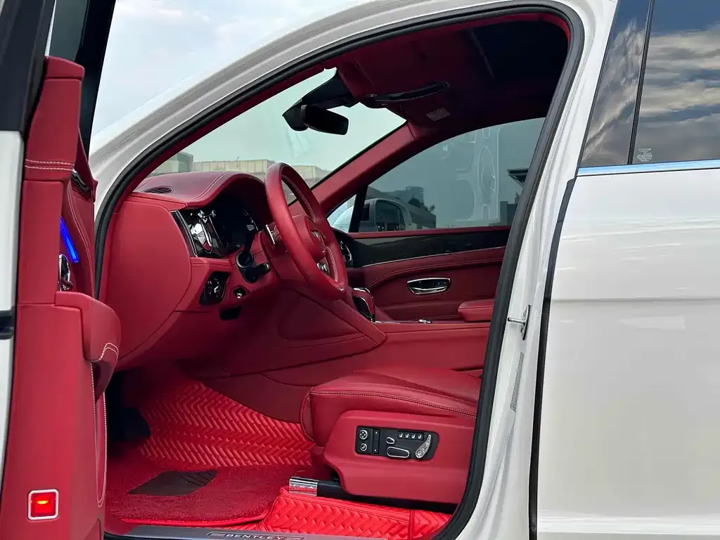 Bentley Bentayga 2021 из CN, фото 8