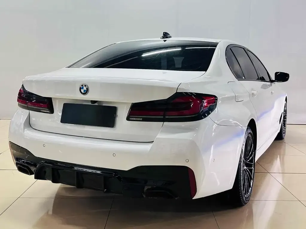 BMW 5 Series — фото 4