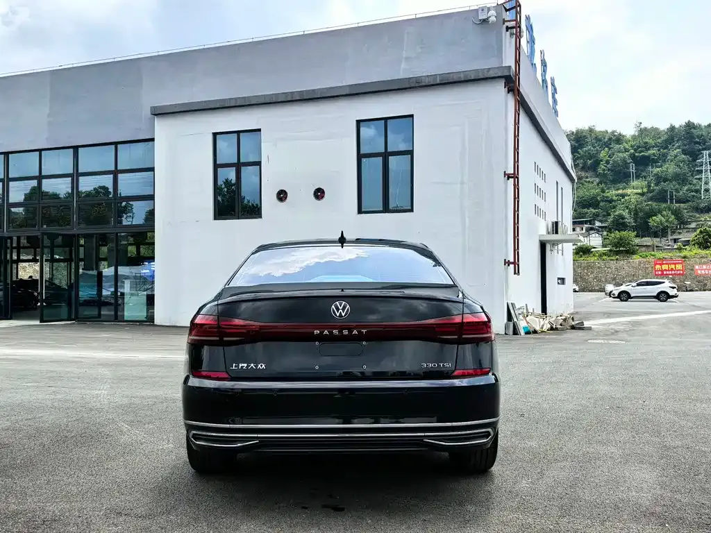 Volkswagen Passat 2023 из CN, фото 10